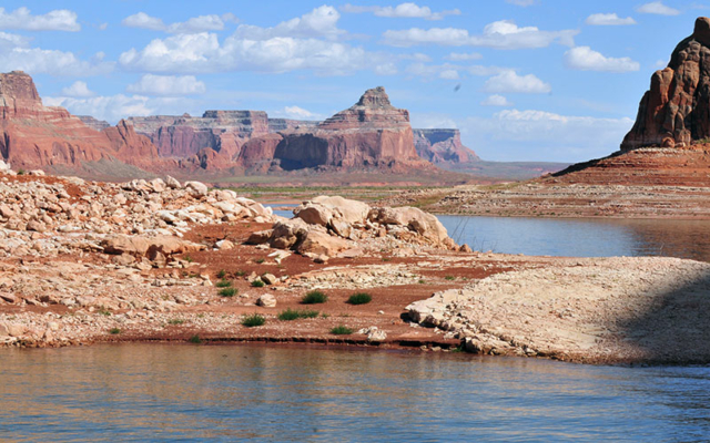 Lake Powell landscapes are spectacular.